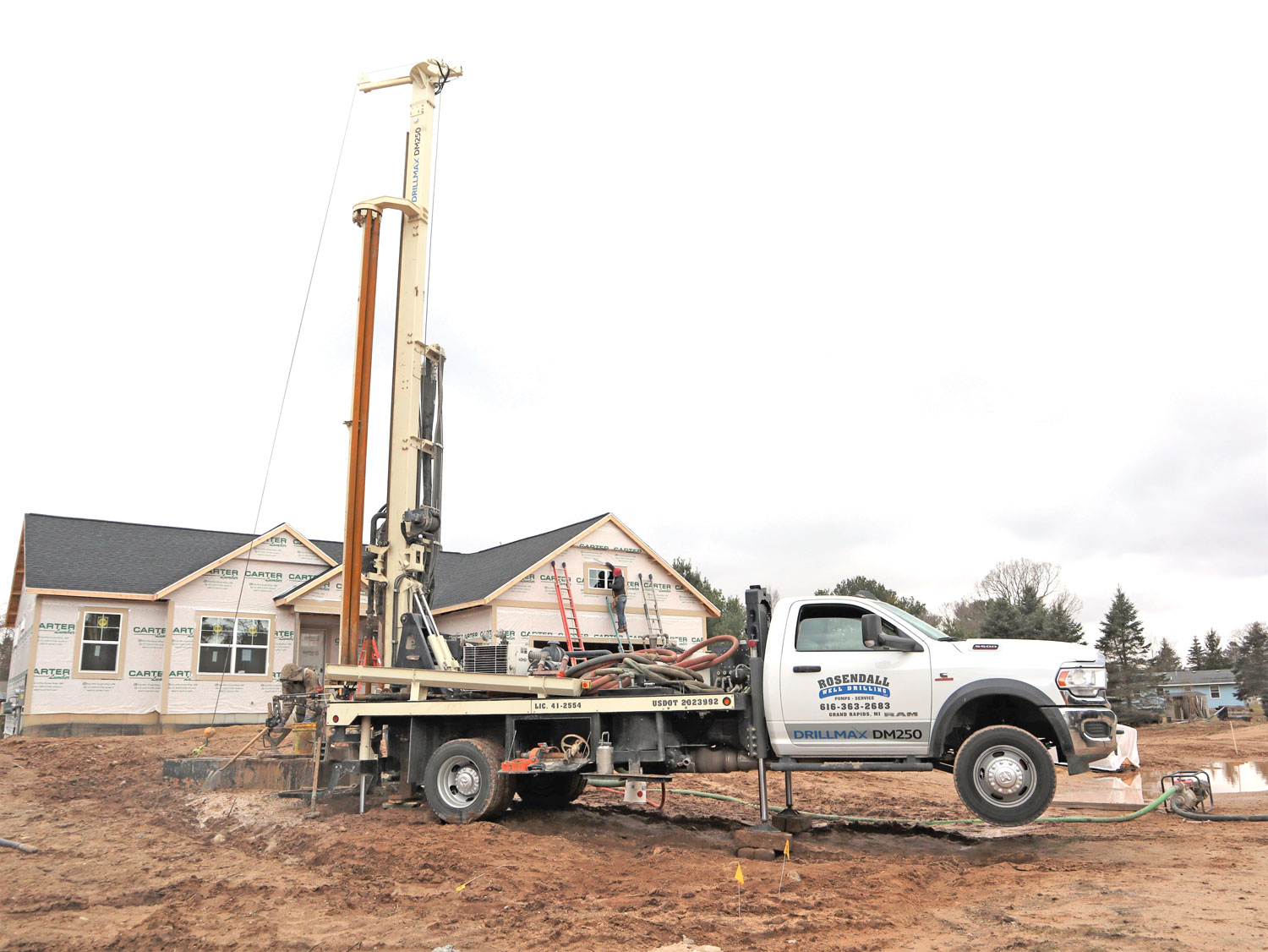 Lightweight DM250 outperforms bigger rigs, using less fuel and increasing maneuverability on tricky residential water well drilling sites. 