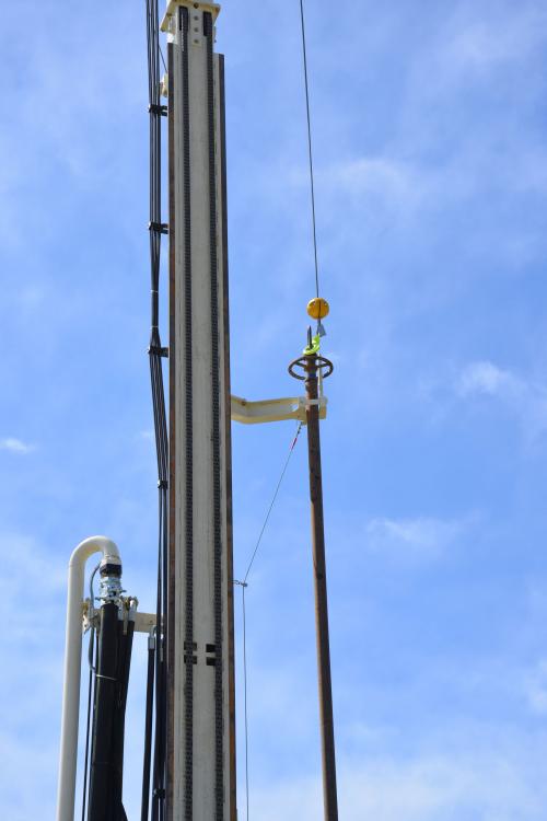 Single rod loader increases efficiency to drill water well or install geothermal fields.